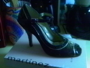 MARTINEZ VALERO OLIVE VELVET TANGO T STRAP PEEP TOE 6 M - Picture 1 of 3