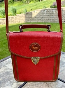 Bolso de montar Dooney and Bourke para todo clima de cuero rojo con asa superior tarjeta de viaje - Imagen 1 de 20