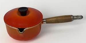 Le Creuset Saucepan Side Pour Spout With Lid Orange #14 France Wood Handle Spout - Picture 1 of 12