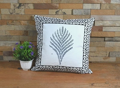 Juego de 2 fundas de cojín de algodón con estampado de bloques de mano con estampado de bordes indios Foto 1 de 4
