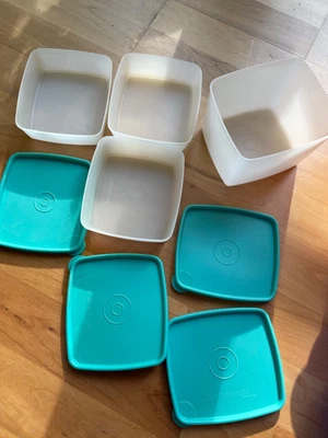 Tupperware Konvolut Gefrierbehälter 4 Stück 250 ml & 800 ml Grüne Deckel - Bild 1 von 2
