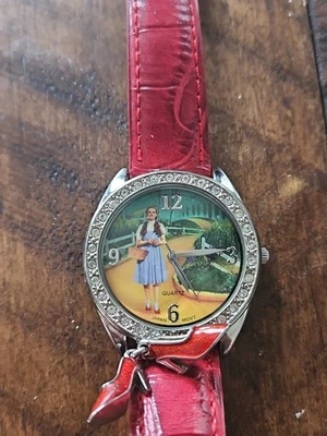 Reloj Mago de Oz Rubí Zapatillas Dijes Mujer Dorothy 36mm Estuche Cuarzo Analógico Foto 1 de 4