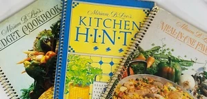 Lot 3 Vintage Miriam B. Loo's Cookbooks: Budget, Meal-in-One, Kitchen Hints - Bild 1 von 4