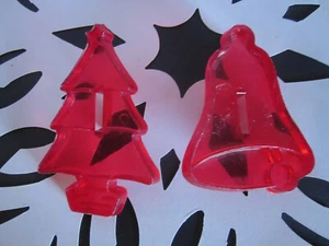 2 rote Kunststoff Loma Ft Worth Ausstechformen Glockenbaum 50er Jahre guter Zustand - Bild 1 von 4