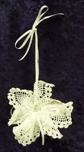 Vintage Harvest of Barnstable Wall Flowers Lace Covered Flower Vase - Picture 1 of 3