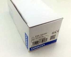 OMRON E3X-NA44V INTERRUTTORE FOTOELETTRICO AMPLIFICATORE FIBRA OTTICA 12-24VDC PLC NUOVO - Foto 1 di 3