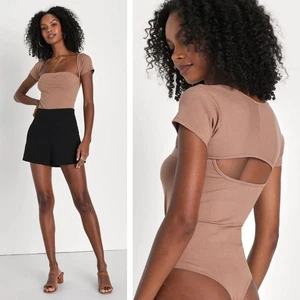 Body Lulus Always a Babe Bronceado Manga Corta Acanalado Recorte Camel Talla XS NUEVO CON ETIQUETAS - Imagen 1 de 7