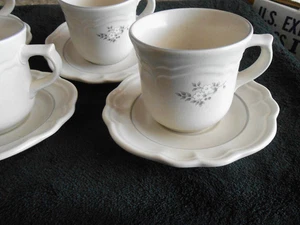 Juego de 4 tazas y 4 platillos con círculo de taza empotrado patrón de reliquia Pfaltzgraff - Imagen 1 de 5
