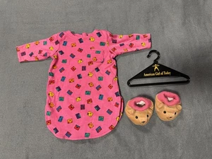 AMERICAN GIRL TODAY SNOOZE SHIRT NIGHTGOWN & BEAR SLIPPERS PLEASANT COMPANY - Picture 1 of 7