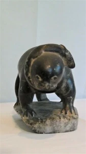 INUIT ALASKAN HARD STONE CARVED STATUE OF A OTTER HOLDING A FISH ,SIGNED - Picture 1 of 12