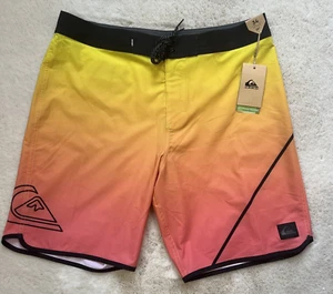 Costume da bagno uomo Quiksilver New Wave elasticizzato 19" 34 giallo rosa nuovo con etichette - Foto 1 di 12