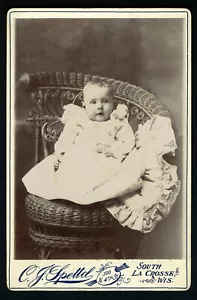 C J SPETTEL Antiguo Gabinete Tarjeta Fotografía Bebé Angélico Retrato La Crosse WI - Imagen 1 de 3