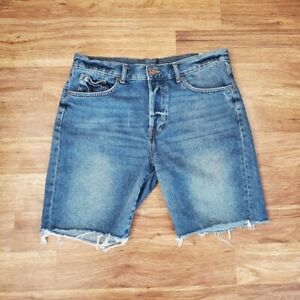 H&M &Denim Men's Size 32 Straight Fit Button Fly Frayed Hem Medium Wash Shorts