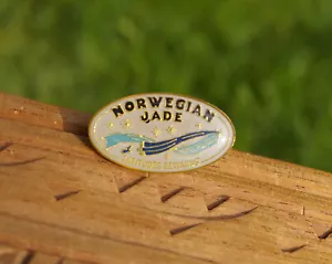 Norwegian Jade Latitudes Rewards Cruise Line 1 1/4" Metall & Emaille Pin Pinback - Bild 1 von 3