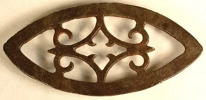 ANTIGUO TRIVET DE JUGUETE DE HIERRO FUNDIDO - Imagen 1 de 3