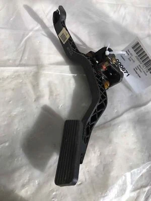 Hyundai Elantra 2005 sedán acelerador pedal de gasolina pie de transmisión automática Foto 1 de 4