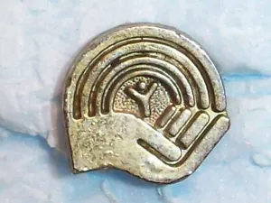 PIN UNITED WAY Y HAND & REGENBOGEN SILBERFARBEN 5/8" QUER - Bild 1 von 2