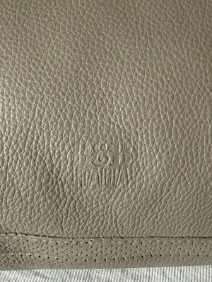 Almohada de cuero B&B Italia Frank 23x23 - Gris topo - Hecha en Italia Foto 1 de 4