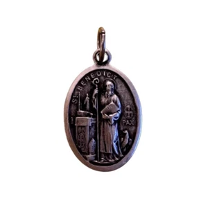 ST BENEDICT MEDAL BENEDICTINE PROTECTION NEW VINTAGE CATHOLIC GIFT SILVER RARE - Picture 1 of 4