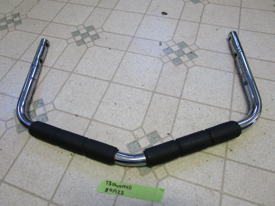 De colección 73 Ski Doo Olympique 440 Moto de Nieve Pequeño Delantero Cromo Parachoques Olímpico Foto 1 de 4