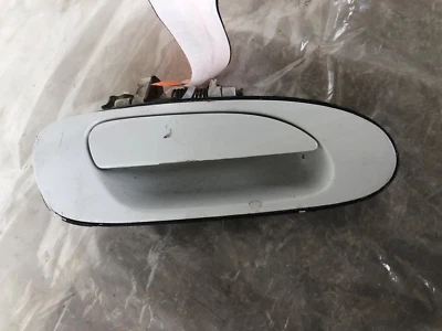 1994 Honda ACCORD LX maçaneta da porta traseira externa do passageiro lado direito destro fabricante de equipamento original branco - Imagem 1 de 4