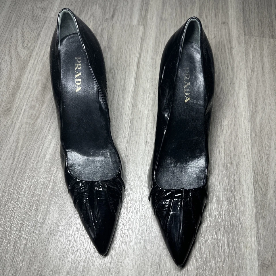 Zapatos de salón vintage Prada charol negro punta puntiaguda EURO 38,5 Foto 1 de 4