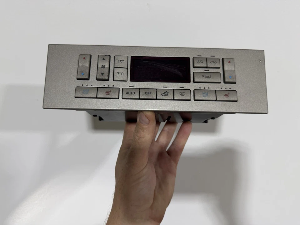 03-06 Lincoln Navigator Climate Control Assembly Oem Used 6L74-18C612-BA - Image 1 of 4