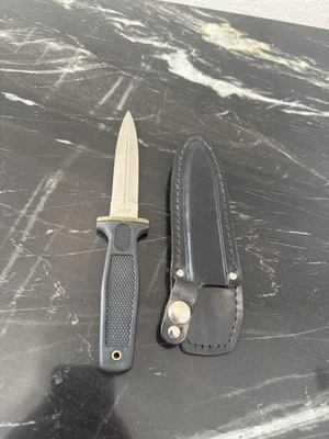 United Cutlery Dagger Boot Knife UC26 2nd Double Edge With Case - Image 1 of 4