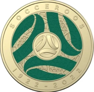 Balón de fútbol Socceroos 2022 100 años $2 moneda de dos dólares Australia CIRC - Imagen 1 de 11