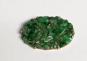Spilla vintage oro 14 carati intagliata ovale giada verde foglia floreale firmata Walter Lampl - Foto 1 di 8