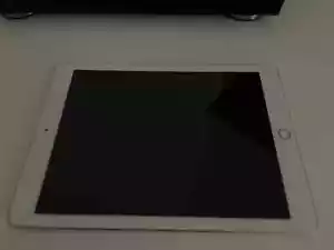 Apple iPad 5th Gen. 128GB, Wi-Fi, 9.7in - Gold - Picture 1 of 2