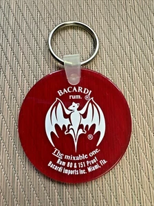 Vintage Schlüsselanhänger BACARDI RUM Schlüsselring Fledermaus Logo Miami, Florida Hergestellt in den USA - Bild 1 von 3