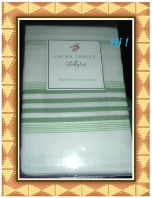 Travesseiro padrão listrado bege/verde treliça jardim estilo de vida Laura Ashley - Imagem 1 de 2