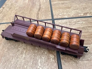 Lionel 16317 Pennsylvania Barrel Ramp Loader 6424-11 and 6 wood barrels - Picture 1 of 8