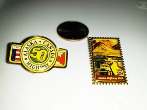 Alcan Highway Alaska 2 Gedenk-PINS!! ALASKAN HIGHWAY!  NM+ Zustand - Bild 1 von 2