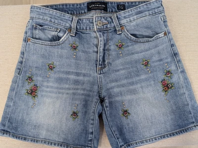 Lucky Brand The Roll Up Jean Shorts Size 6 / 28 Flower Embroidered Light Wash - Image 1 of 4