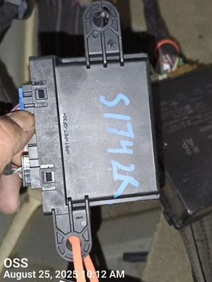 CHASIS CONTROL MODULE 1344 7860 2015 CHEVROLET SUBURBN15 Foto 1 de 4