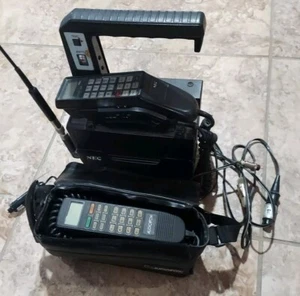 Vintage NEC And Audiovox Car Phones Plug In Vehicle Cell Phones UNTESTED - Photo 1 sur 6