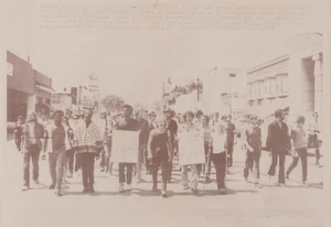 1970 Press Photo Lawrence KS Liberation Front Protest Police Murder of Negro Men - Bild 1 von 2