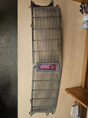 Chrysler Newport 1965 parrilla cromada original sin restaurar Foto 1 de 4