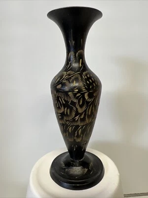 Jarrón vintage, grabado a mano, esmalte lacado negro, latón Foto 1 de 4