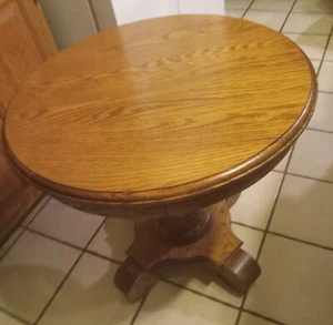 Oak Round End Table / Side Table (ET679) - Picture 1 of 4