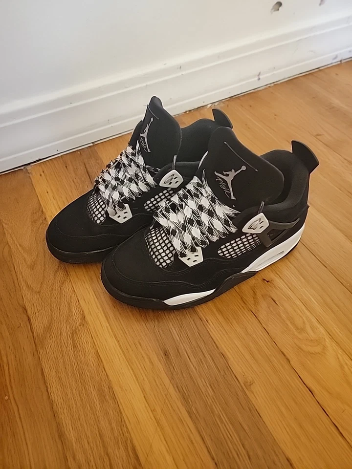 Zapatillas Jordan 4 Thunder blancas talla 5,5 años Foto 1 de 4