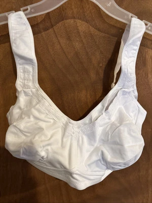 women’s Maternity nursing bra. FANCEE FREE 94366 WHite size 34H B107 - Image 1 of 4