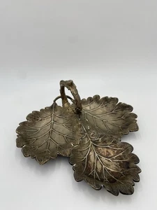 Plato antiguo plateado en forma de hoja de 3 secciones con mango - Patente con sello  - Imagen 1 de 9