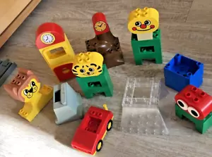 LEGO DUPLO - STEINE ☘️AUTO ( rot ) + UHREN MIT DIVERSES ZUBEHÖR *👍* - Bild 1 von 9