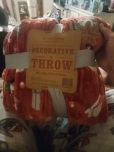 Berkshire Decorative Winter Dogs And Presents Throw Blanket  60” x 80” New - Picture 1 of 3