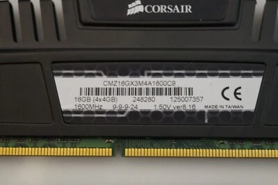 Corsair Vengeance LPX CMK8GX4M2B3000C15 8GB (2 X 4GB) DDR4 3000 (PC4-24000) DIMM - Image 1 of 4