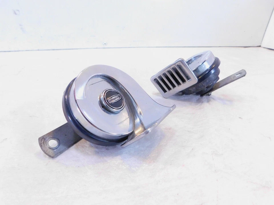 Harley Davidson Road King Electra Glide Dyna y Softail doble leva bocinas cromadas Foto 1 de 4