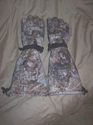 Womens Small Winter Gloves Camo Gloves Insulated Waterproof Gloves  Strata Camo - Image 1 of 4